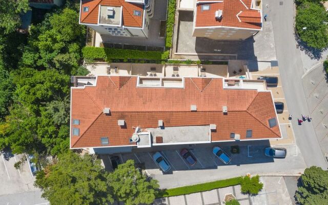 Makarska Beach Apartments Mara