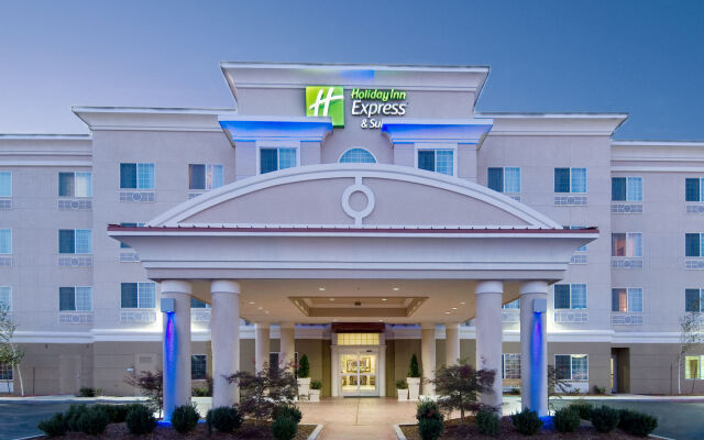 Holiday Inn Express & Suites Klamath, an IHG Hotel