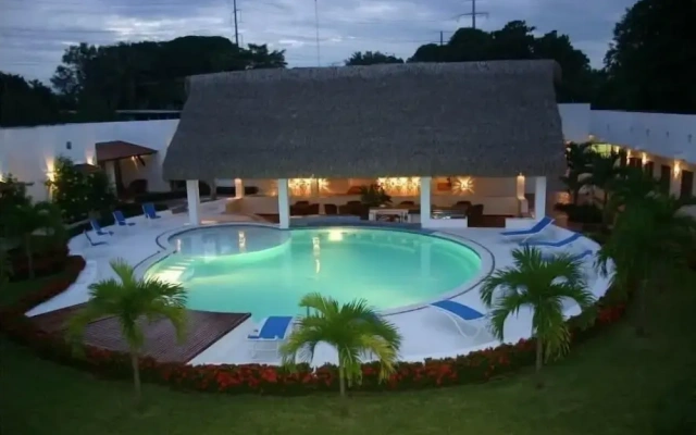 Hotel Villa Blanca Suites