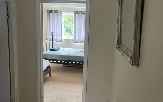 Enfield City Apartment Retreat