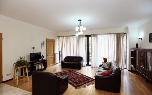Three Bedroom apartment near Vake Park