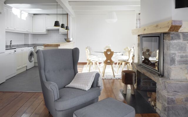 Esquiros by FeelFree Rentals