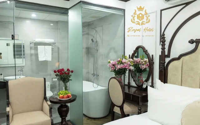 Royal Hotel Me Tri Ha