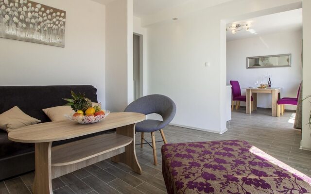 Premium Holiday Home in Kučine-Mravinci with Swimming Pool