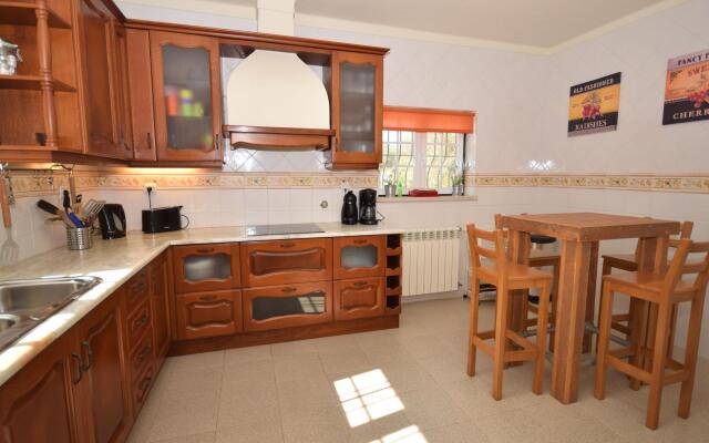 Luxurious Villa in Caldas da Rainha With Pool