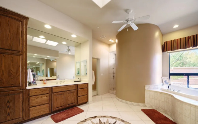 Valley View Villa - Private Pool - Hidden Bedroom