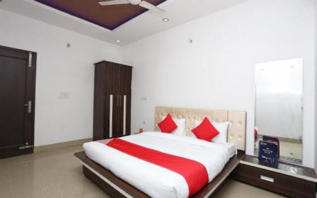 OYO 28227 Hotel Abhinandan