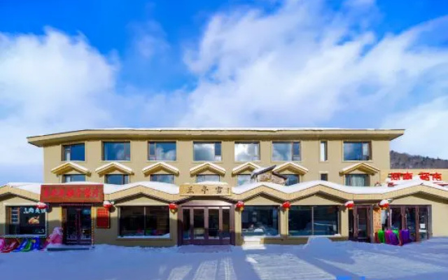 Lanting Xuehanxi Hotel (China's Snow Town Scenic Area) — 4-star hotel in Mudanjiang