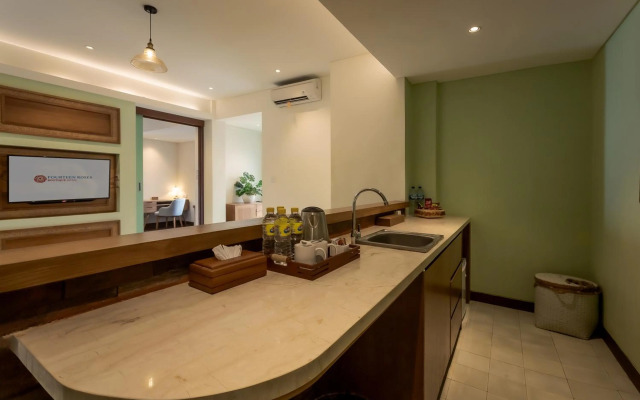 Fourteen Roses Boutique Hotel 