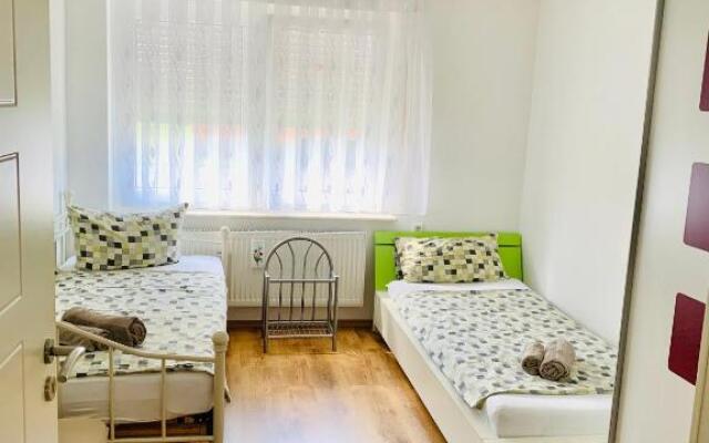 Drei Zimmer Apartment am Rhein