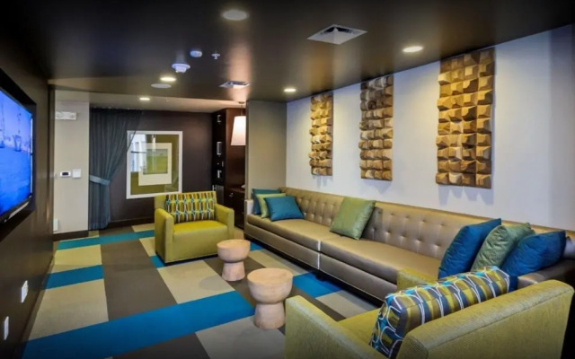 Global Luxury Suites Foster City