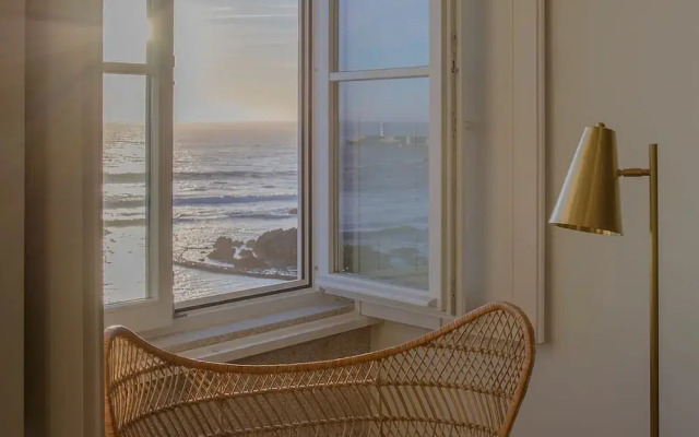 Liiiving in Porto Luxury Beachfront Apartment II