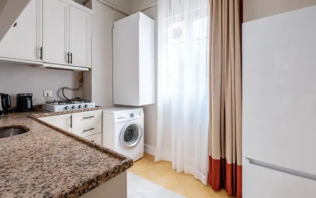 Chic Modern Flat w Balcony 5 min to Taksim