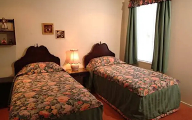 Paeroa Lakeside Homestay