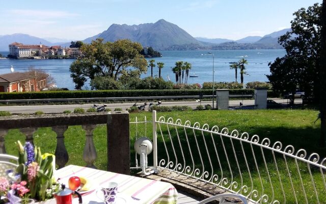 Elegant Apartment With a Private Terrace and a Unique View of the Lake