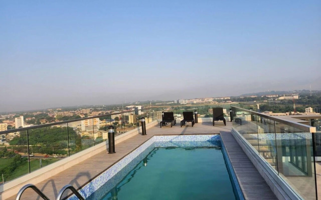 Luxurious & Comfy Gem-5 Star Location-pools, Gym!