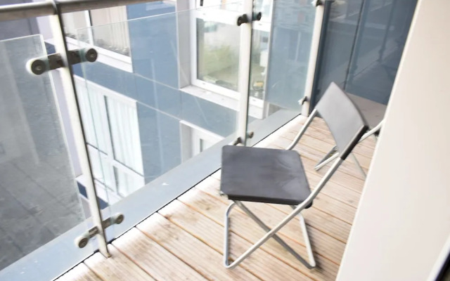 1 Bedroom Apartment in Canary Wharf With Balcony