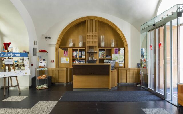Seven Hostel