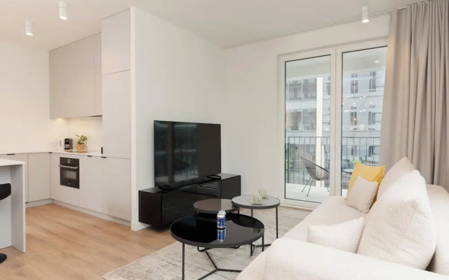 Warsaw Domaniewska by Renters Prestige