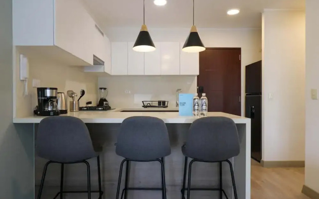 w Grandiose 1BR w Great Balcony in San Isidro