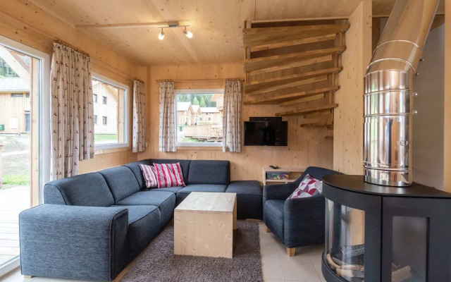 Attractive Chalet With hot tub