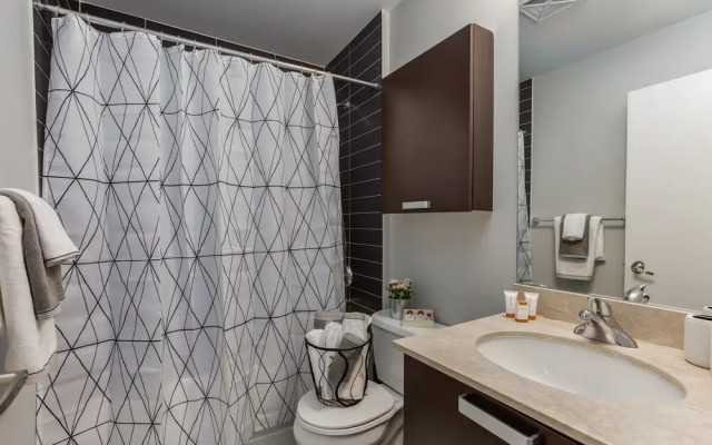 Quickstay - Luxurious 2-Bedroom Condo, Heart Of Toronto