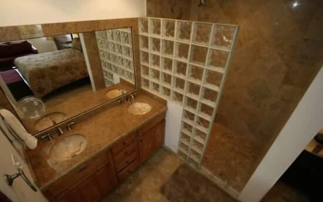 Marina Sol Condo with Jacuzzi, Easy Walk to Beach by RedAwning