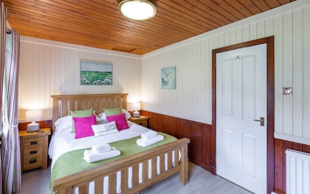 Bluebell Lodge 4 with Hot Tub