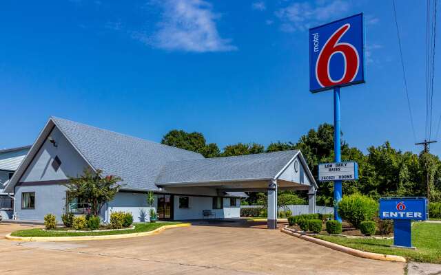 Motel 6 Alvin, TX