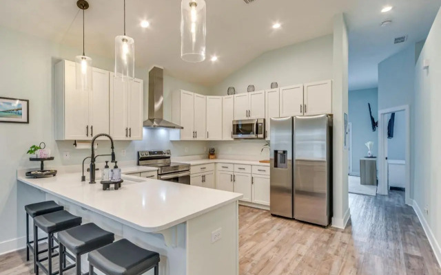 1 Mi to Dtwn: Pet-friendly Pensacola Getaway!