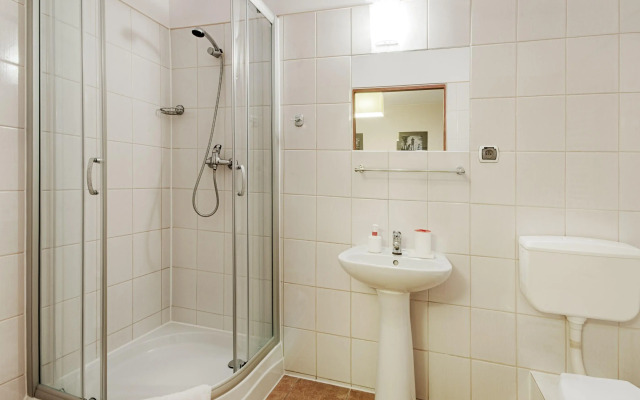 Iris Aparthotel