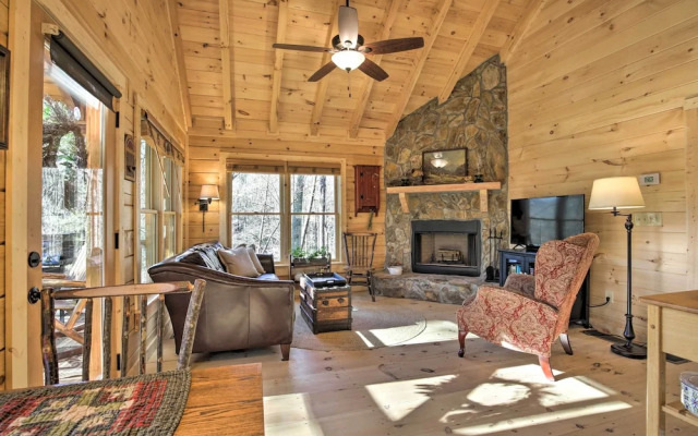 Couples Getaway Cabin by Hiking + Waterfalls!