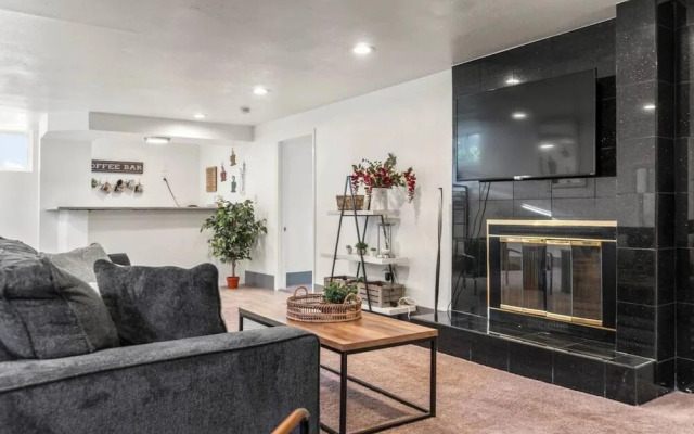 Retreat in Vibrant Westminster 4BR Hot Tub