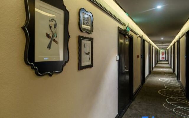 Xana Hotelle Beijing Railway Station Temple of Heaven Park