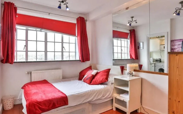 Sloane Avenue Apartment