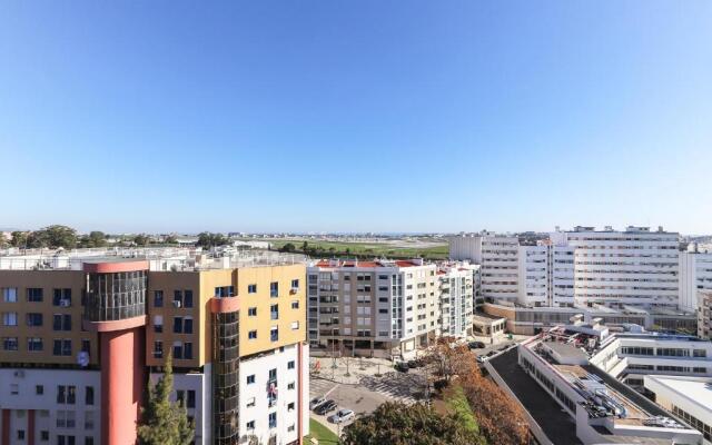 Lisbon Flower 360º - Your Lovely Flat with Pool and Parking