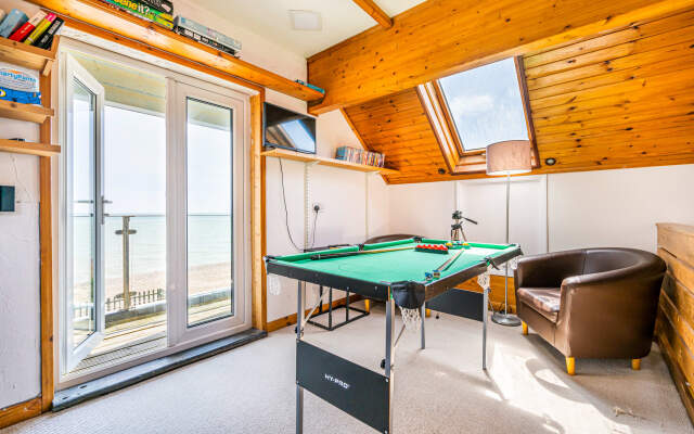 Family Beachfront House Pevensey Bay Sleeps 10
