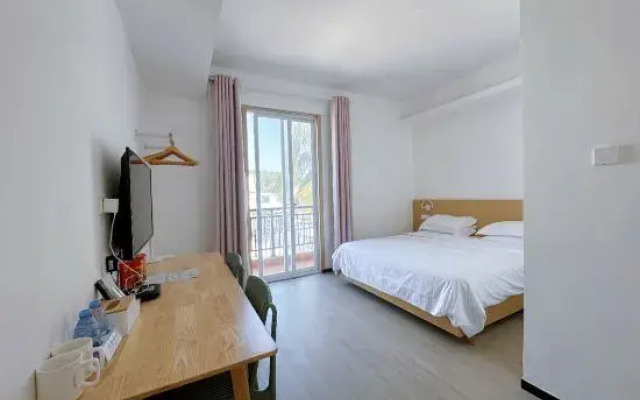 Sanya Yomovo – Bridge House Art Inn