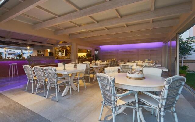 Golden Bay Hotel