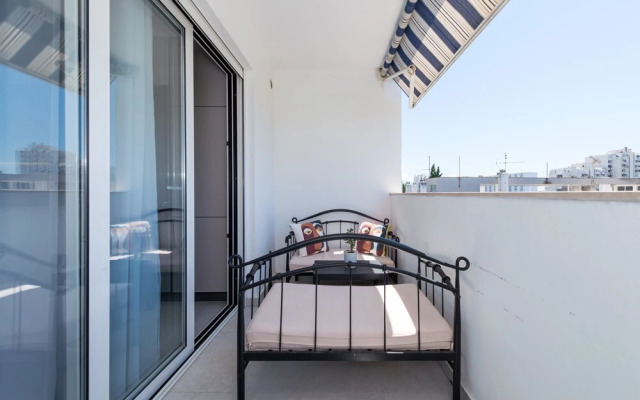 Modern 90 m2 apt With Balcony w the sea View