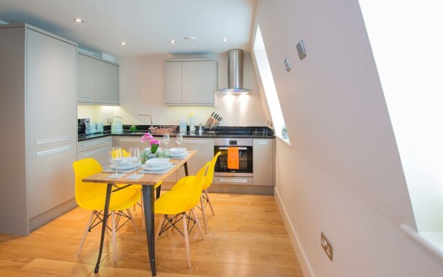 Luxury Central Reading Apartment 1 bed. Satellite TV. Wi-Fi
