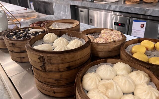 Bright QiandaoLake Resort