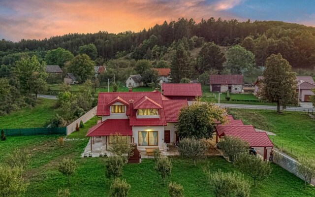 Stunning Home in Gospic With Sauna, Wifi and 6 Bedrooms