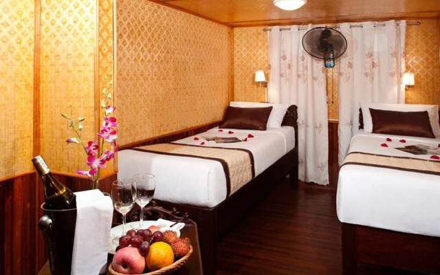 Huong Hai Junks Halong