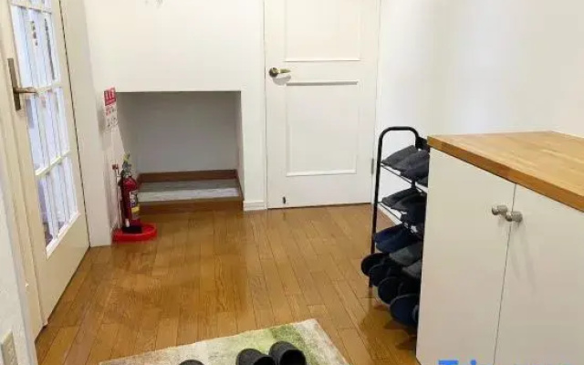 Whole House / 10 ppl/ 3 Parking /Free Wifi!