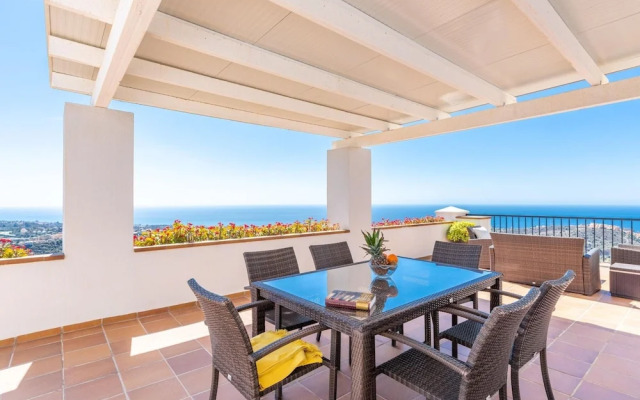 Belvilla by OYO La Zenaida II