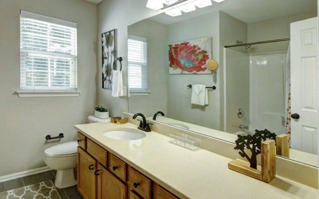 4 Bedroom, Cavonnier Lane