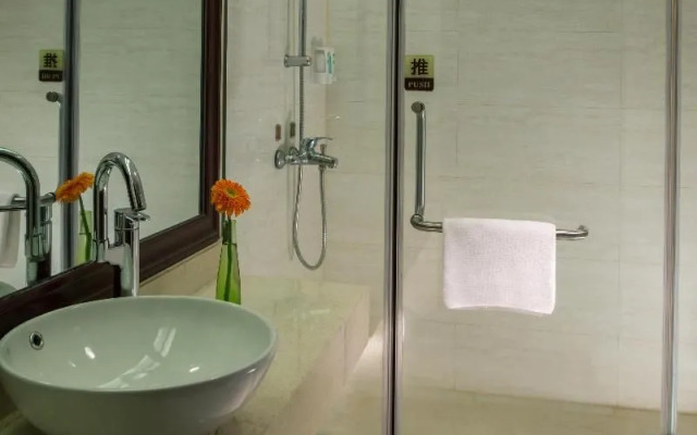 Vienna Hotel Shenzhen Pinghu Center Metro Station