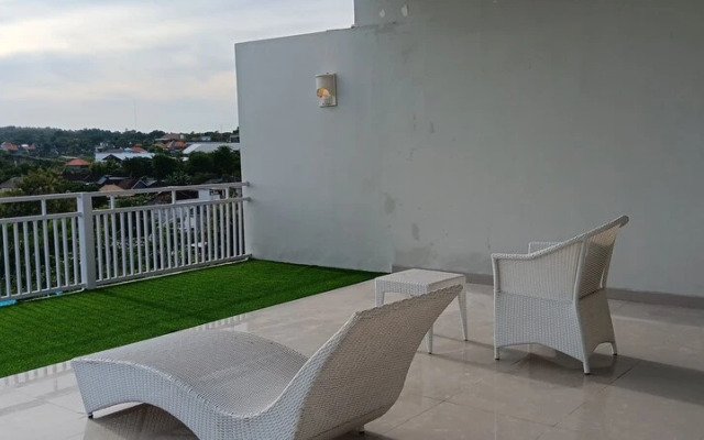 Sarining 2BR Villa with Pool