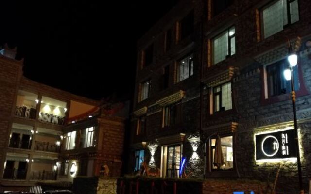 September Mountain Art Hotel